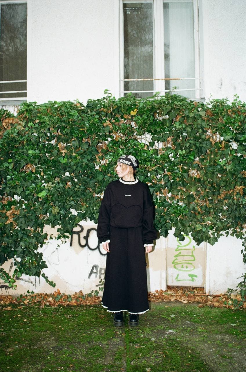 костюм NUN (sweatshirt+skirt)